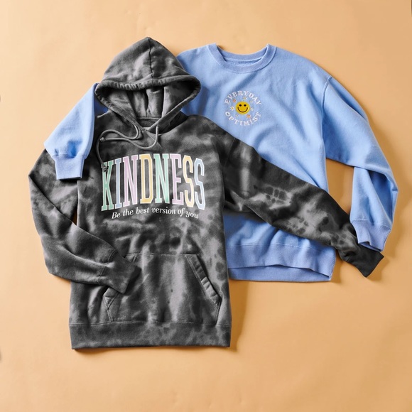 Charli and Dixie D’amelio Hollister Merch - Picture 4 of 5